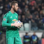 乐竞体育官方网站- 奥格斯堡门将神扑救主，力保球门不失擒狼堡  