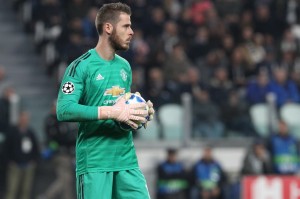 乐竞体育官方网站- 奥格斯堡门将神扑救主，力保球门不失擒狼堡  