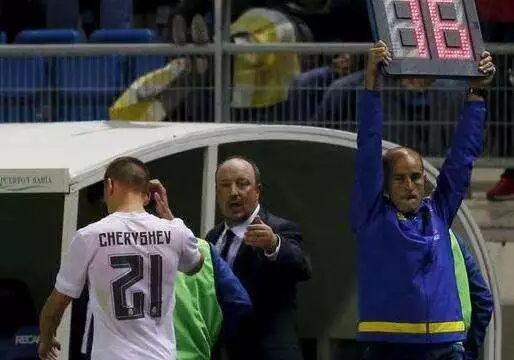  布雷斯特遭遇VAR争议判罚，主帅赛后怒斥裁判组  